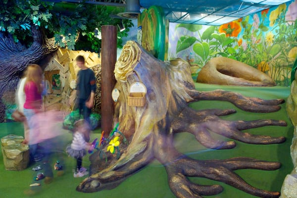 Children\'s Museum of Denver qui includes vues intérieures aussi bien que famille
