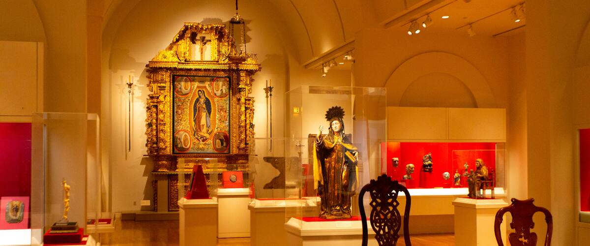 San Antonio featuring heritage elements, interior views and art