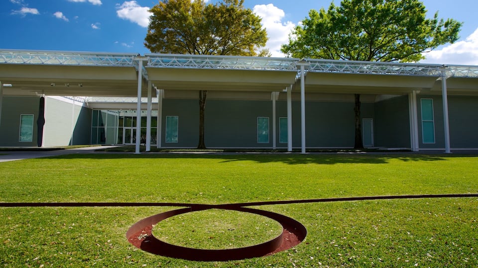 Menil Collection mostrando un jardín