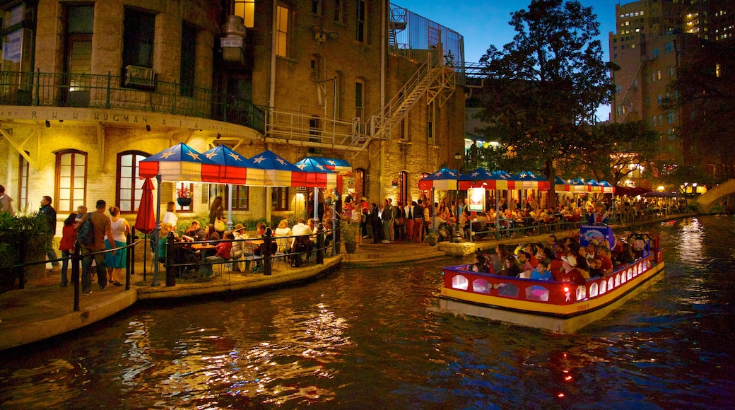 Centrum - Riverwalk presenterar båtkörning, en bar och al fresco-restauranger