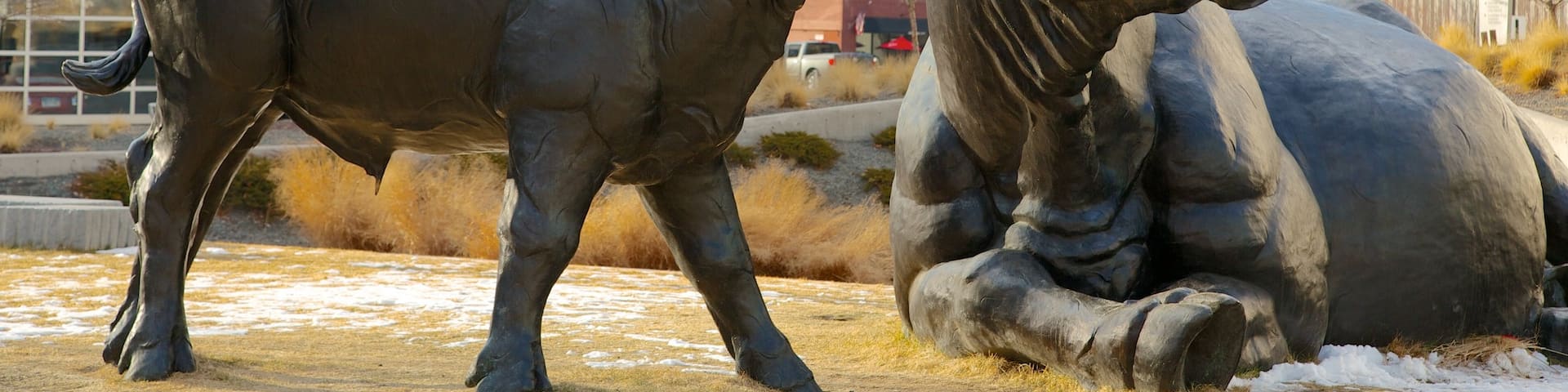 Golden Triangle showing a statue or sculpture and outdoor art