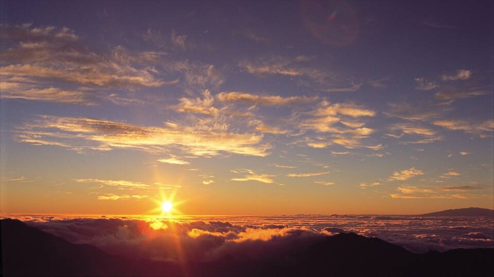 Kipahulu showing a sunset and landscape views