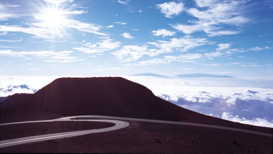 Kipahulu which includes mountains and landscape views