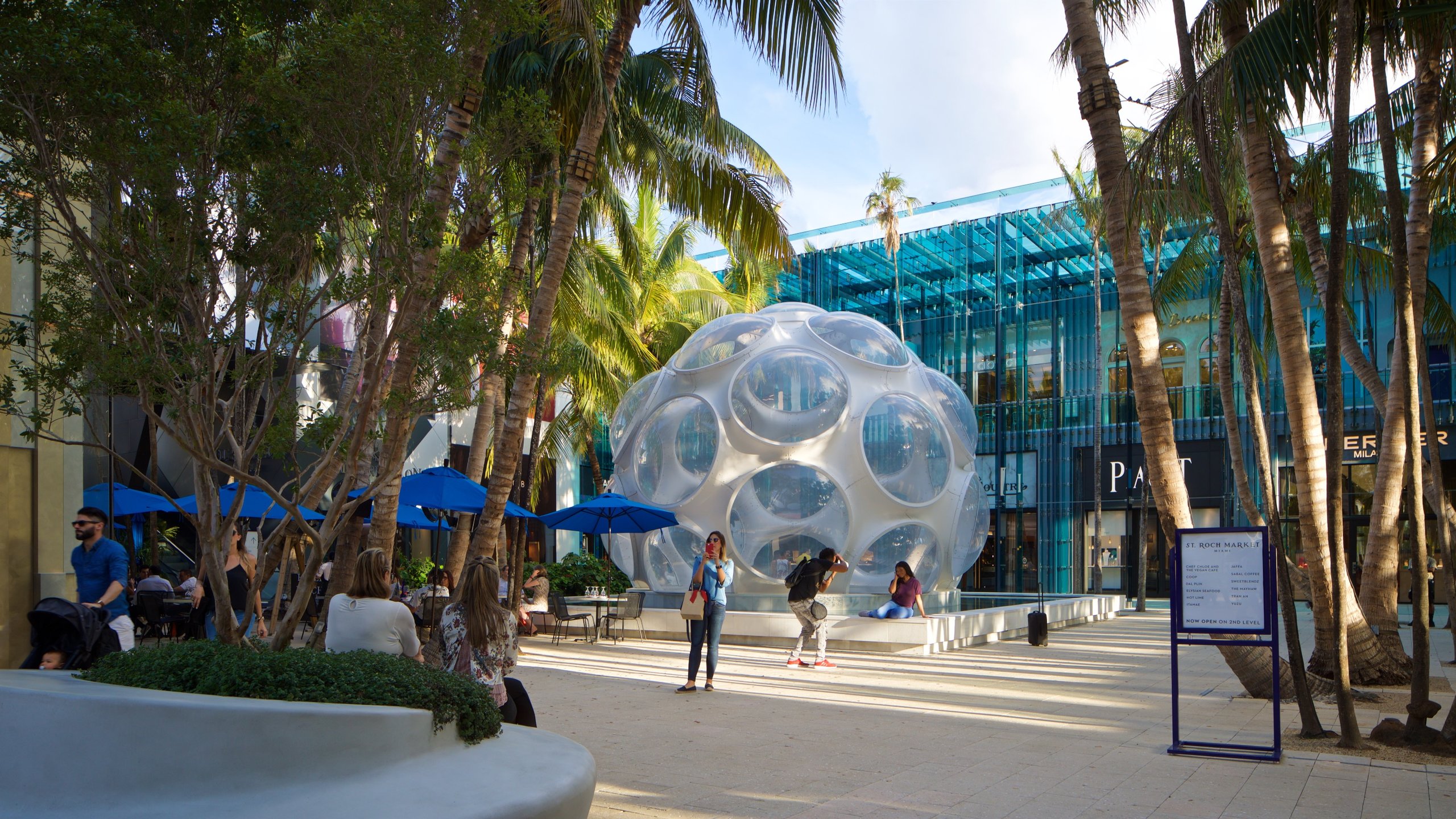 Louis Vuitton Miami Design District - Environmental Graphics