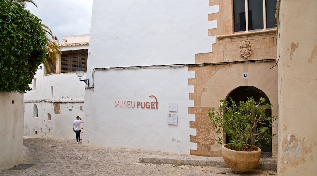 Museu Puget which includes signage