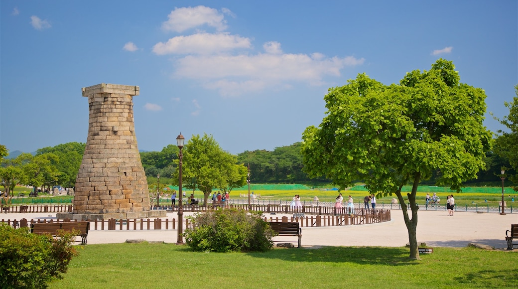 Cheomseongdae showing a park and heritage elements