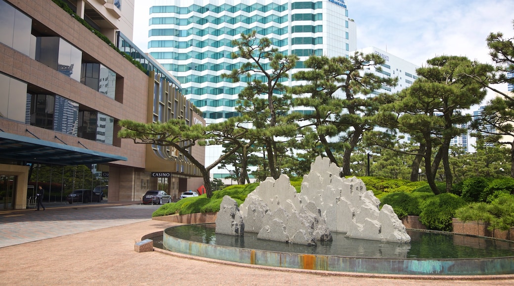 Paradise Casino showing a fountain, a city and a garden