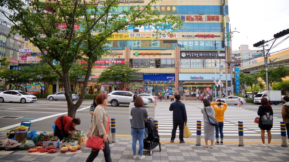 Hwamyeong featuring street scenes as well as a small group of people