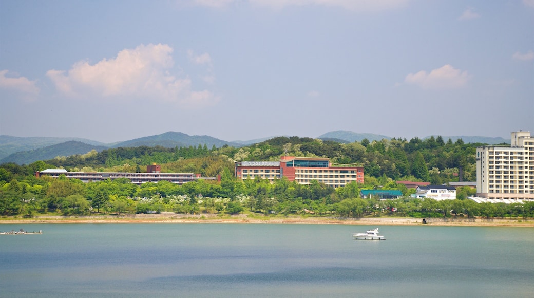 Bomun Lake showing general coastal views