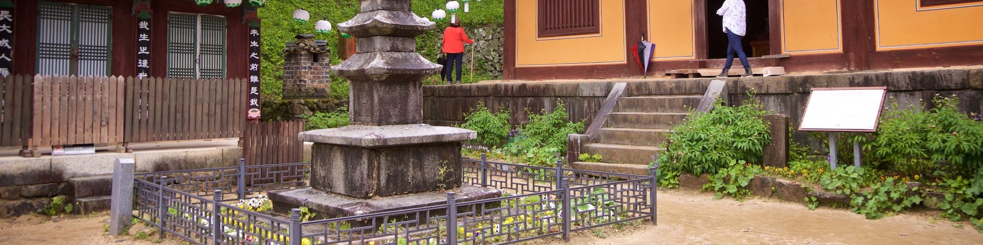 Bongjeongsa Temple showing heritage elements and a temple or place of worship