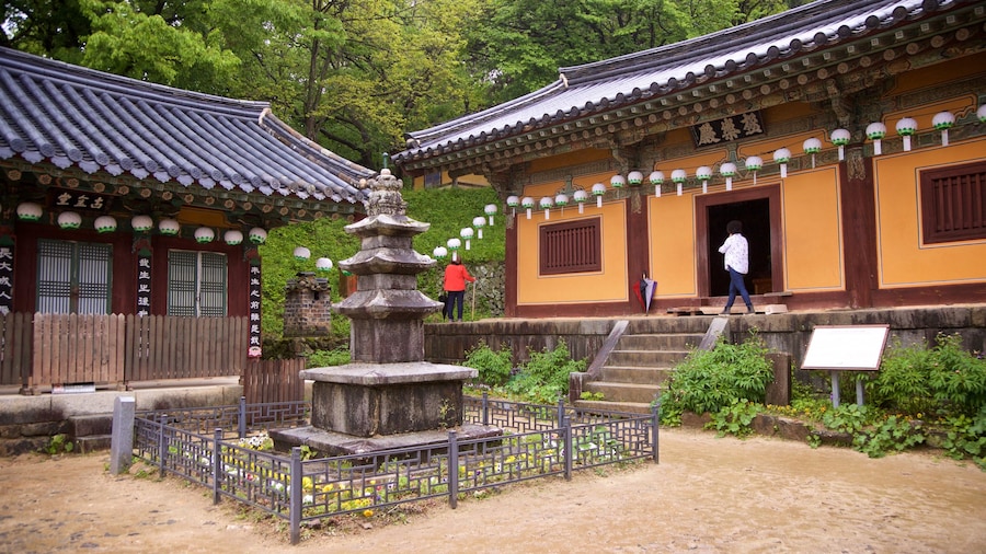 Bongjeongsa Temple showing heritage elements and a temple or place of worship
