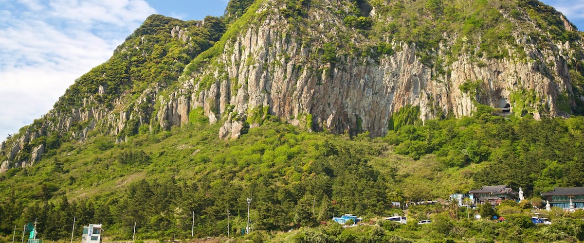 Sanbangsan Mountain showing mountains and landscape views