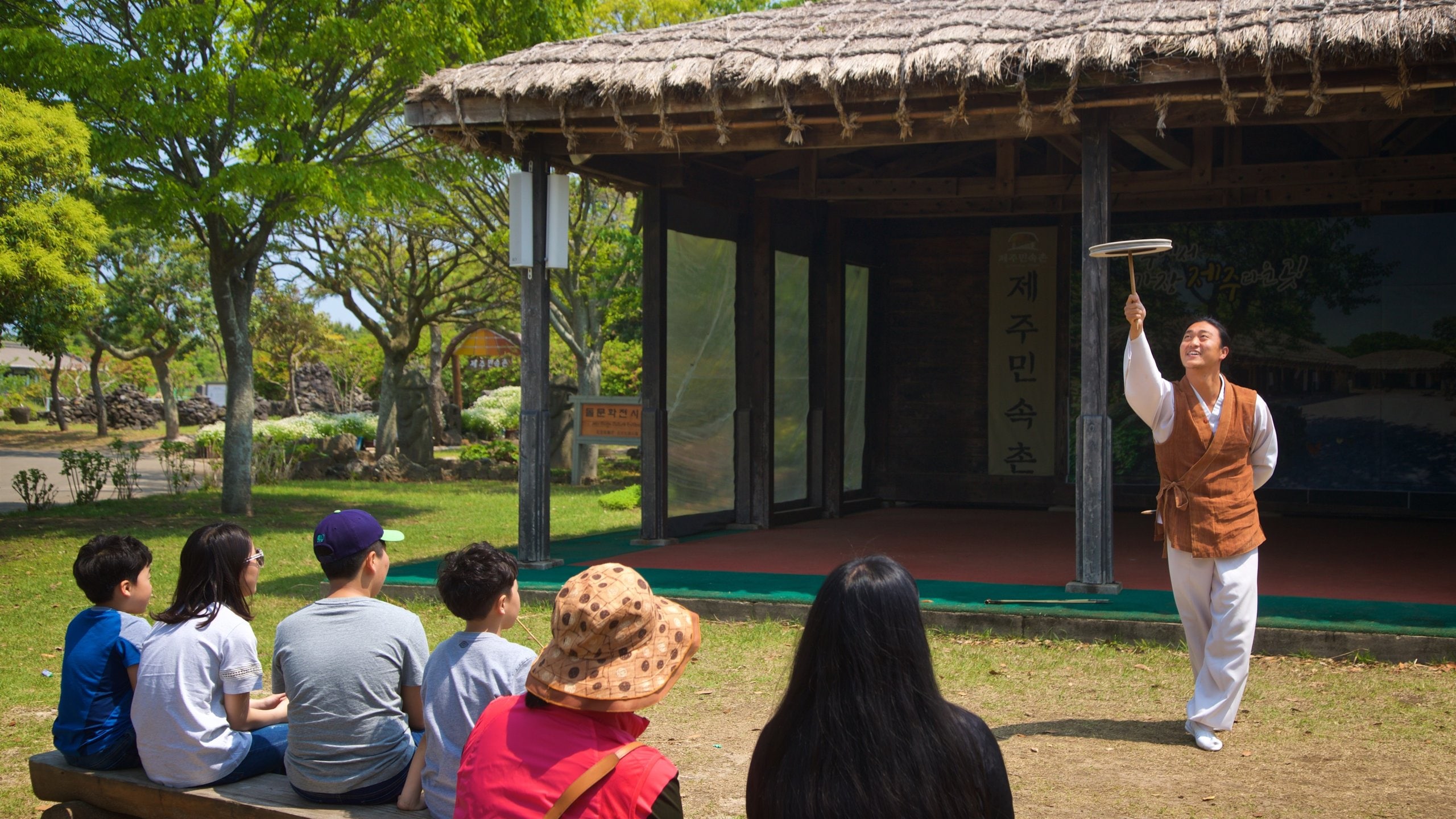 Jeju Folk Village Museum featuring performance art and music as well as children