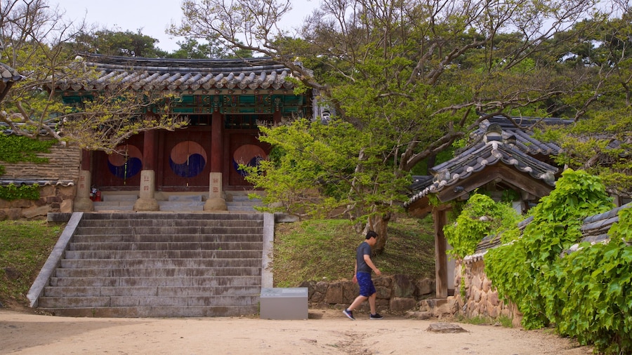 Byeongsanseowon Confucian Academy featuring heritage elements and a park
