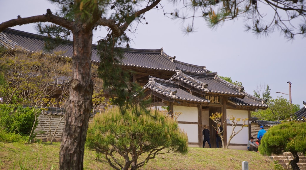 Byeongsanseowon Confucian Academy which includes a small town or village and heritage elements