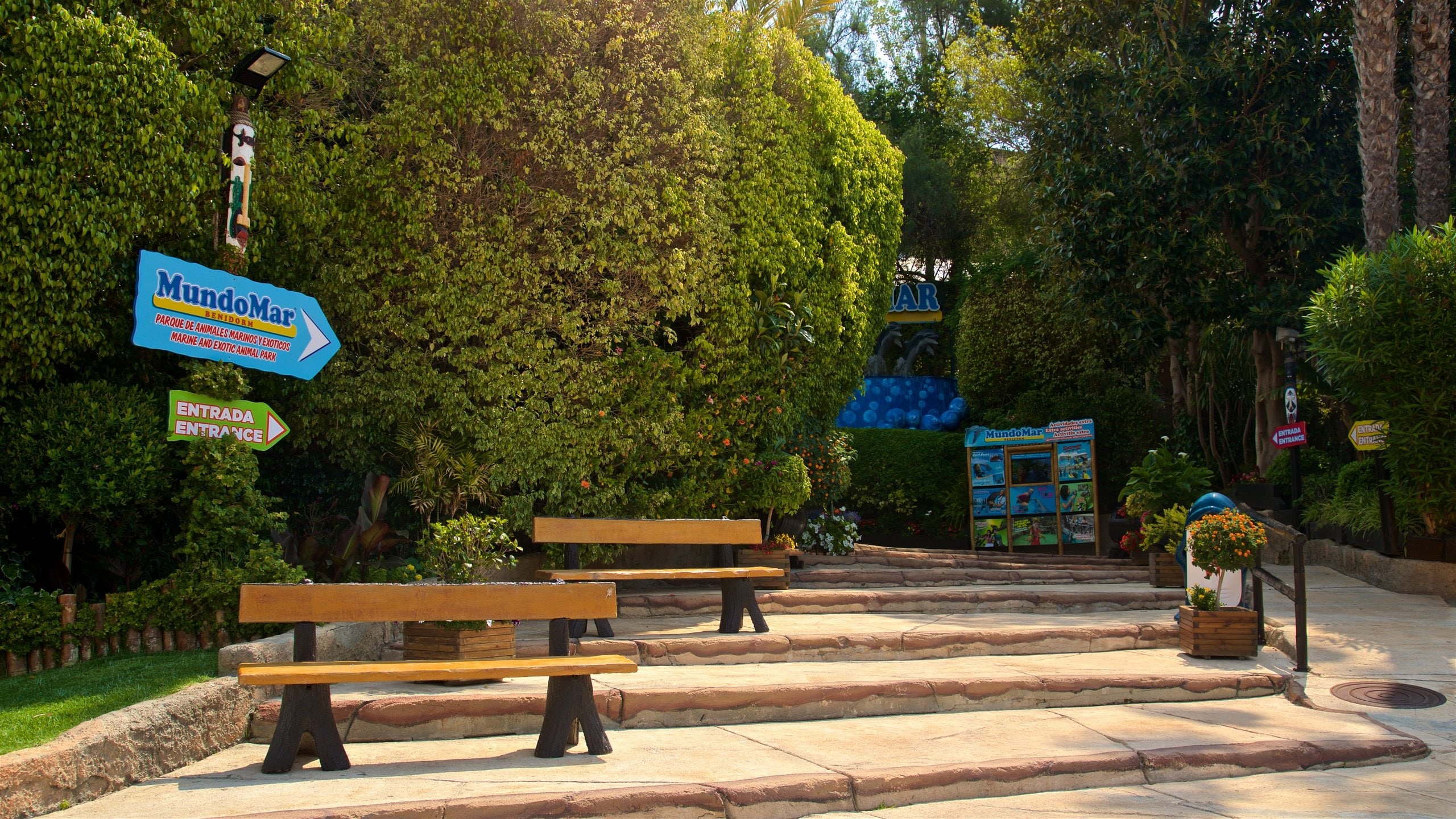 Mundomar showing a park