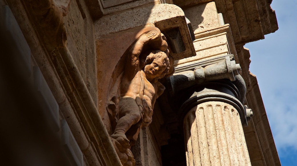 Plaza del Carmen showing heritage elements