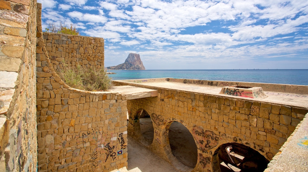 Cala La Manzanera showing heritage elements and general coastal views