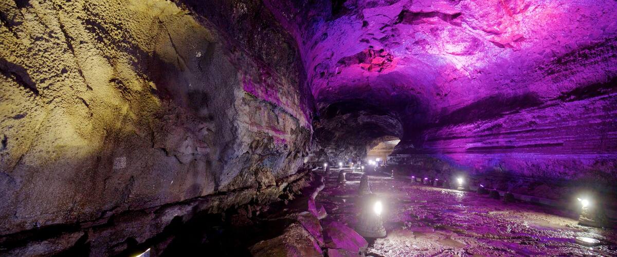 Manjanggul Lava-tube Cave featuring caves