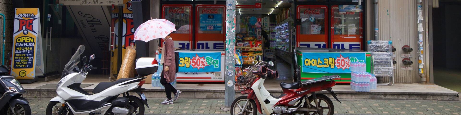Chegiil-tong showing signage