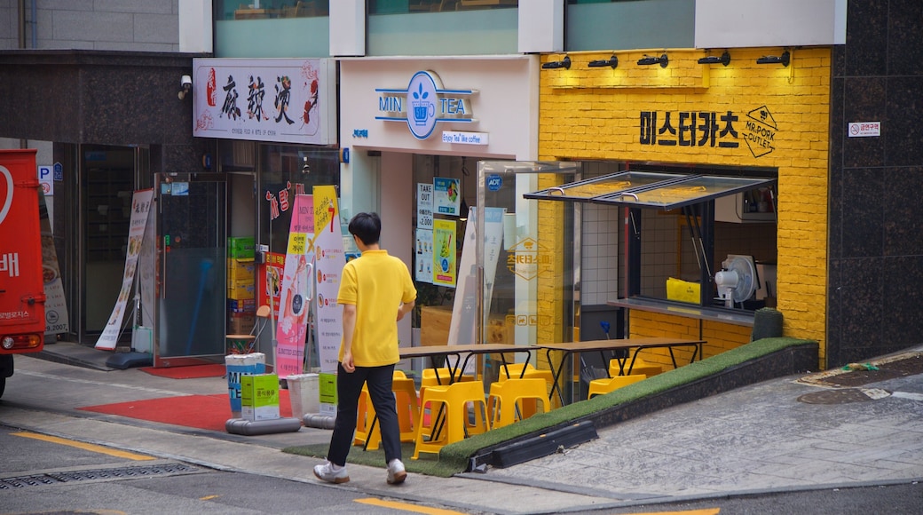 Chegiil-tong showing street scenes as well as an individual male