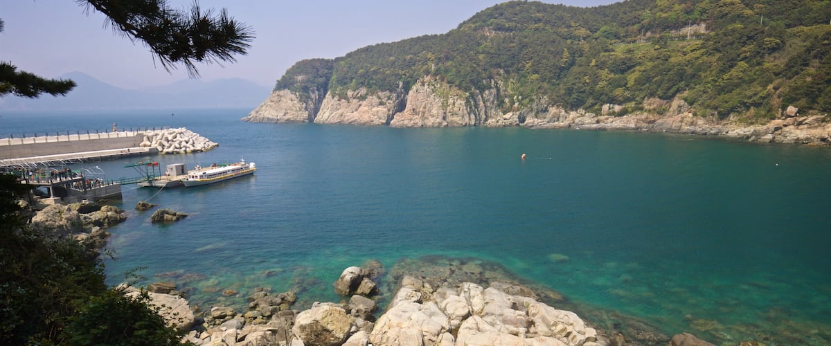Geoje which includes rugged coastline and general coastal views