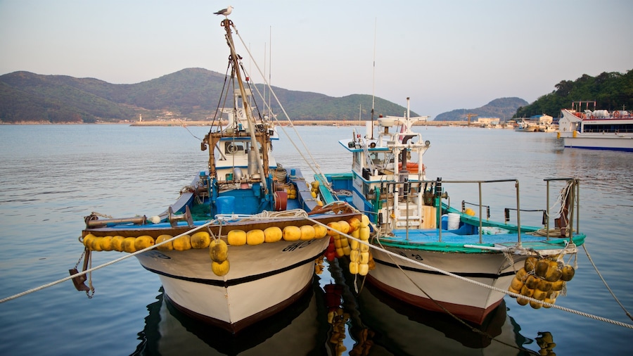 Gujora Beach which includes a bay or harbor