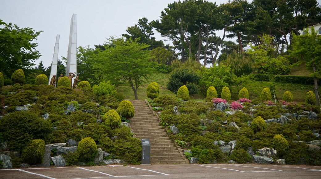 Tongyeong Fisheries Science Museum featuring a park