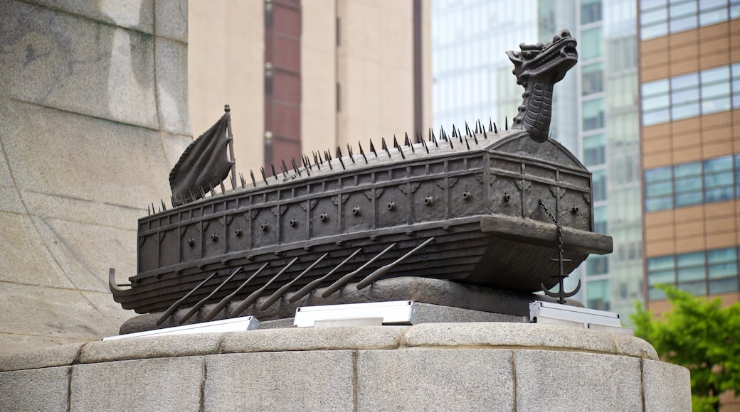 Statue of Admiral Yi Sun Shin