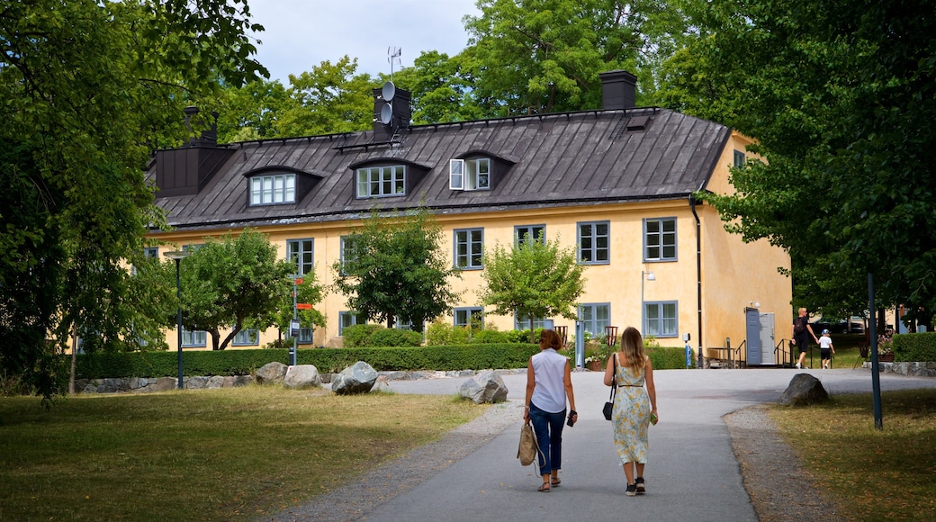 Skeppsholmen which includes a park as well as a couple