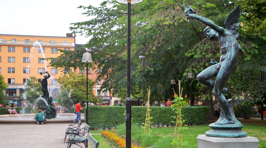 Maria Square featuring a statue or sculpture and a garden