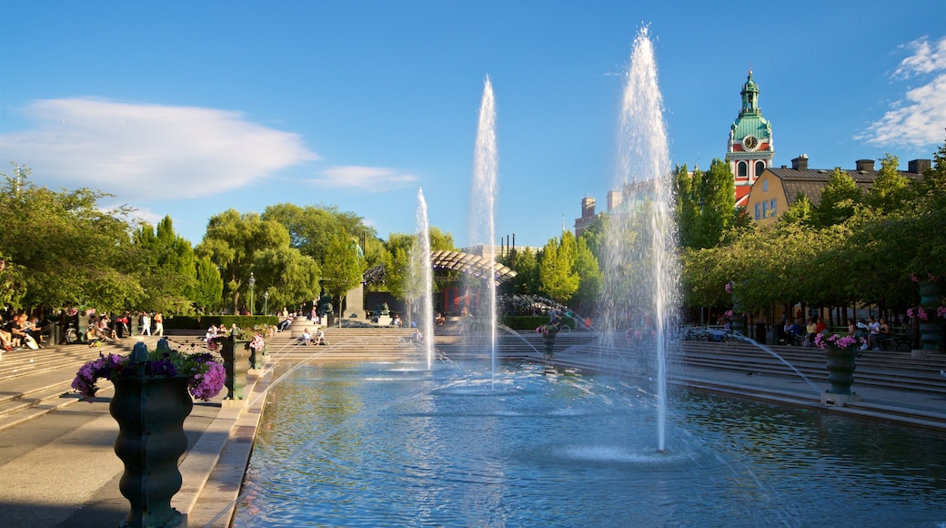 King\'s Garden which includes a city and a fountain