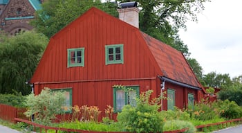 Vitabergsparken Park featuring a house and heritage elements