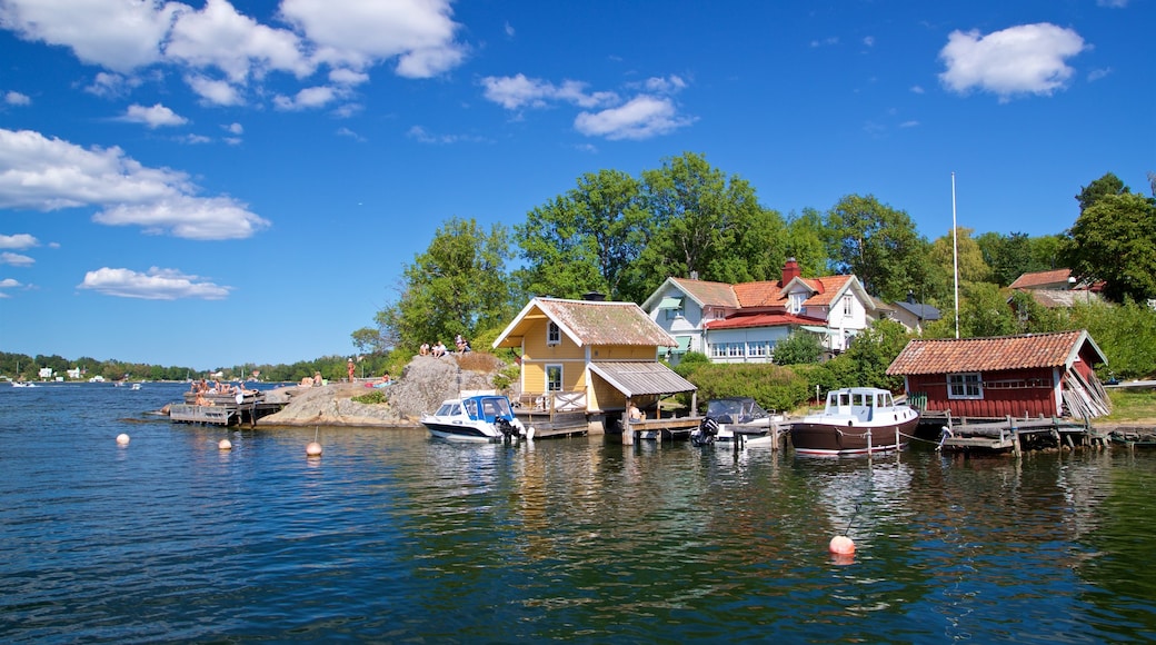 Battery Park showing a small town or village and a bay or harbor