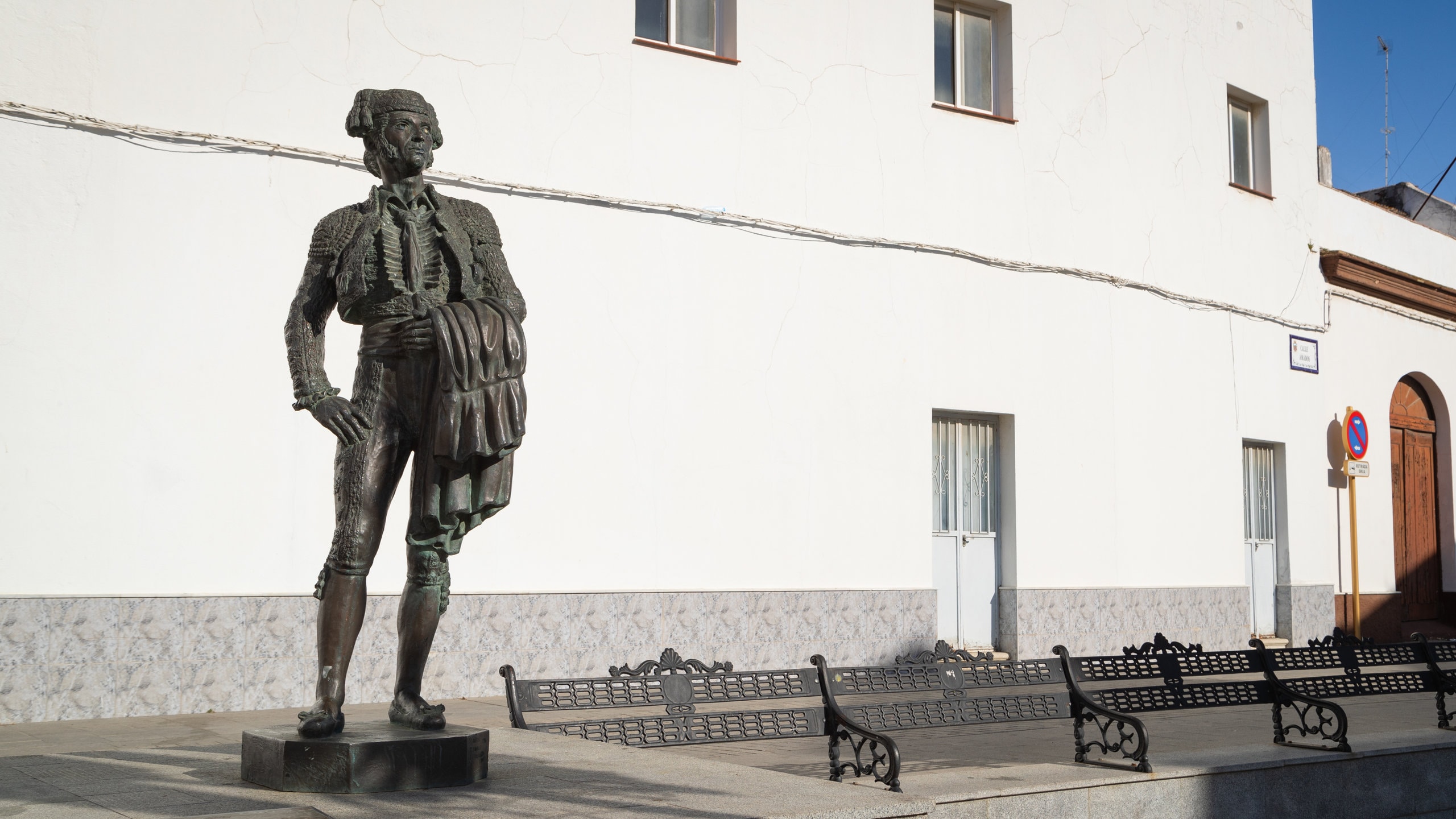 Chiclana de la Frontera which includes a statue or sculpture