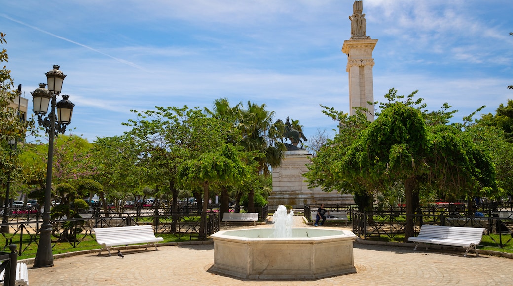 Plaza de Espana featuring a park and a fountain