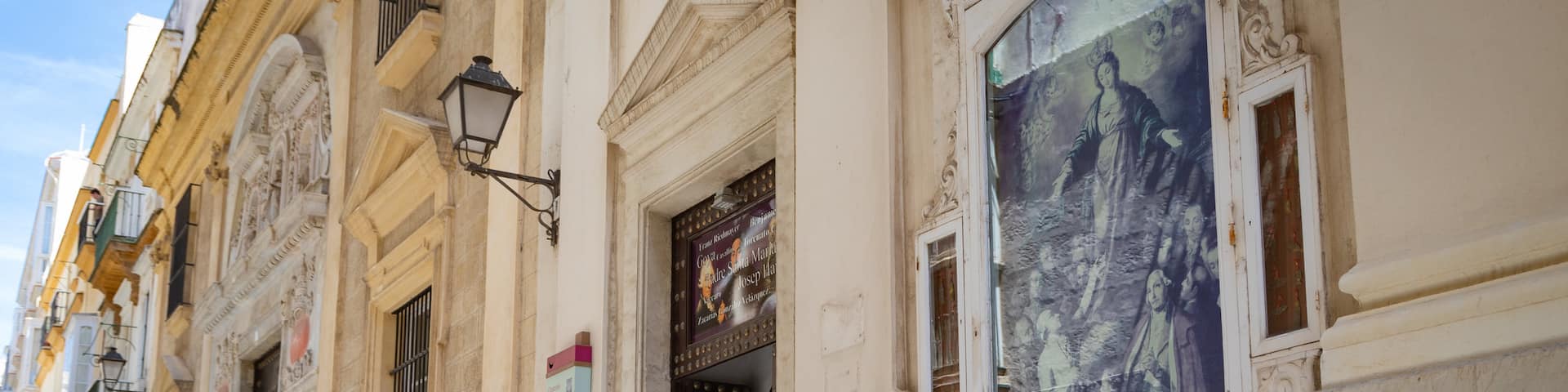 Oratorio de la Santa Cueva featuring heritage elements