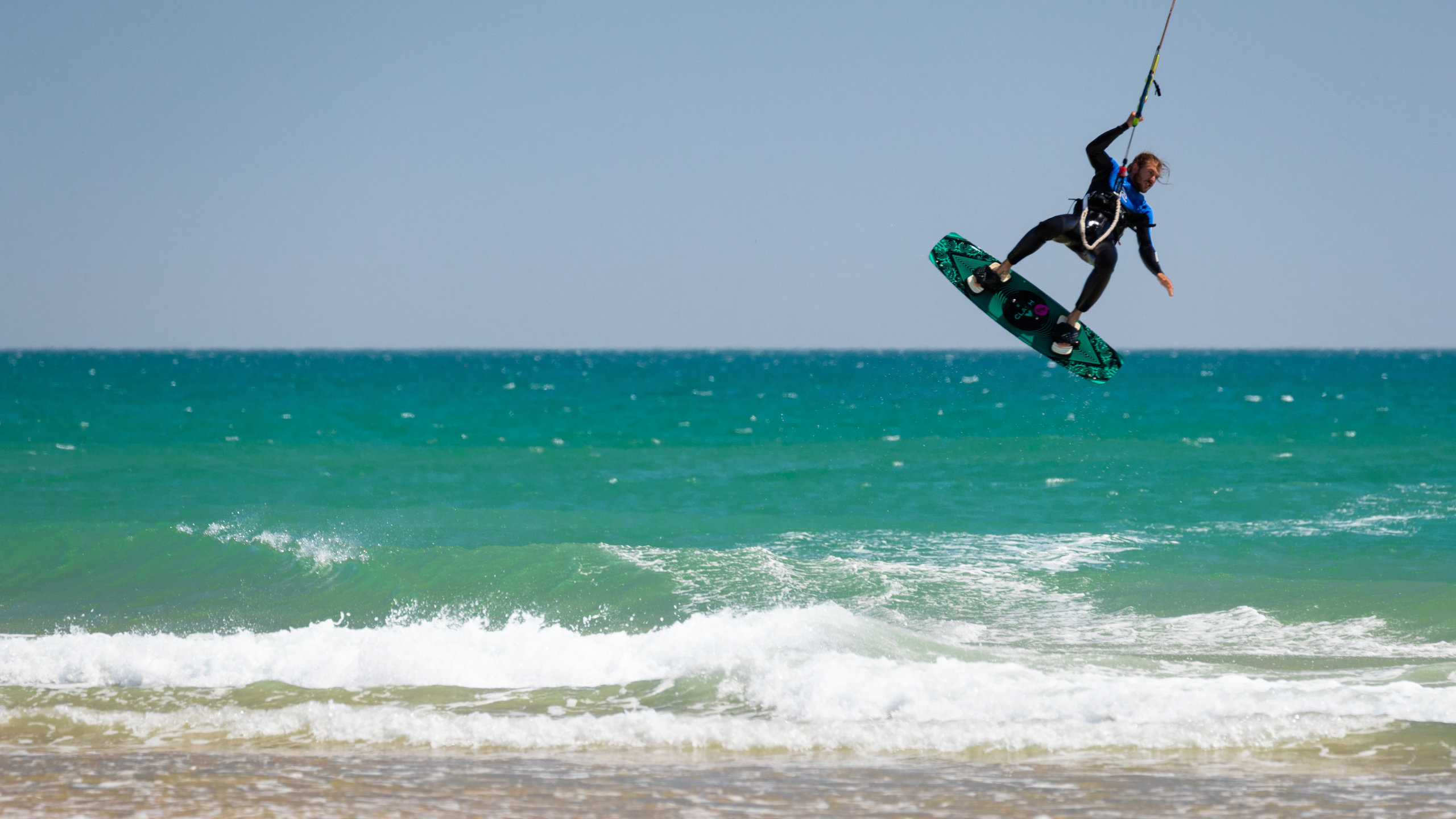 Trafalgar Surf showing general coastal views, kite surfing and surf