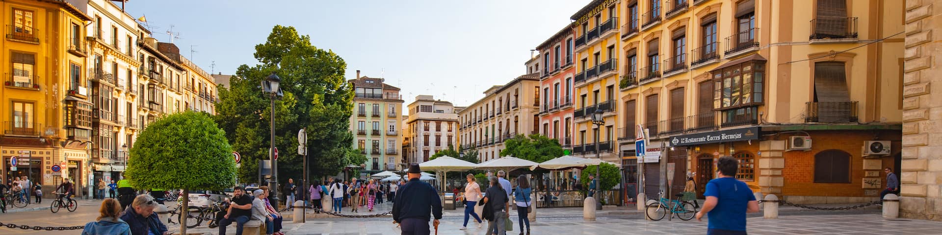 Plaza de Santa Ana showing a square or plaza