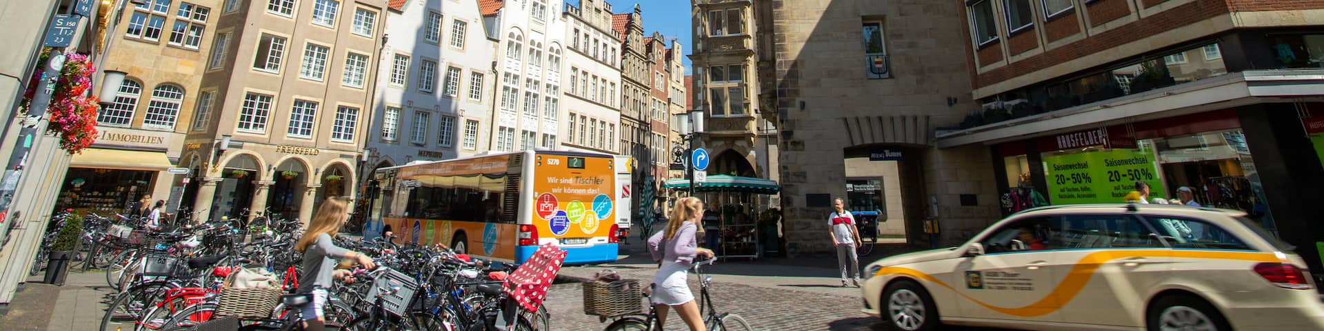 Townhouse Tower featuring heritage architecture and a city