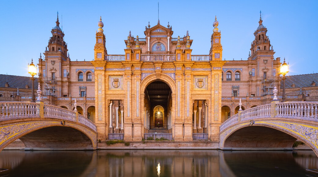 Plaza de Espana showing heritage architecture, a river or creek and a bridge