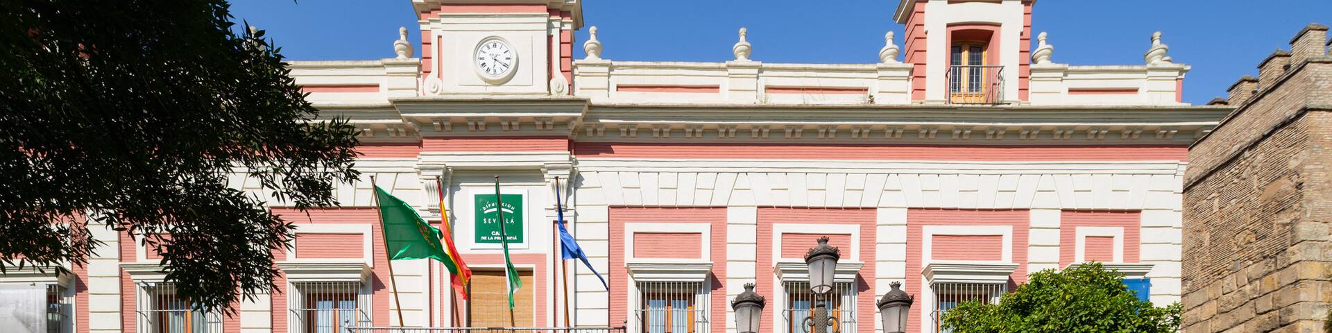 Triunfo Plaza which includes heritage architecture