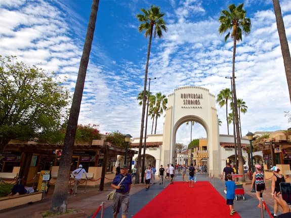 Cheap Deals on Hotels Near Universal CityWalk $125 | Hotwire