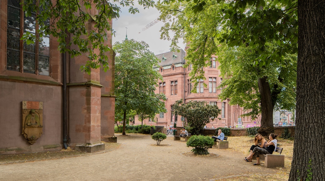 St. Peter\'s Church featuring a park as well as a couple