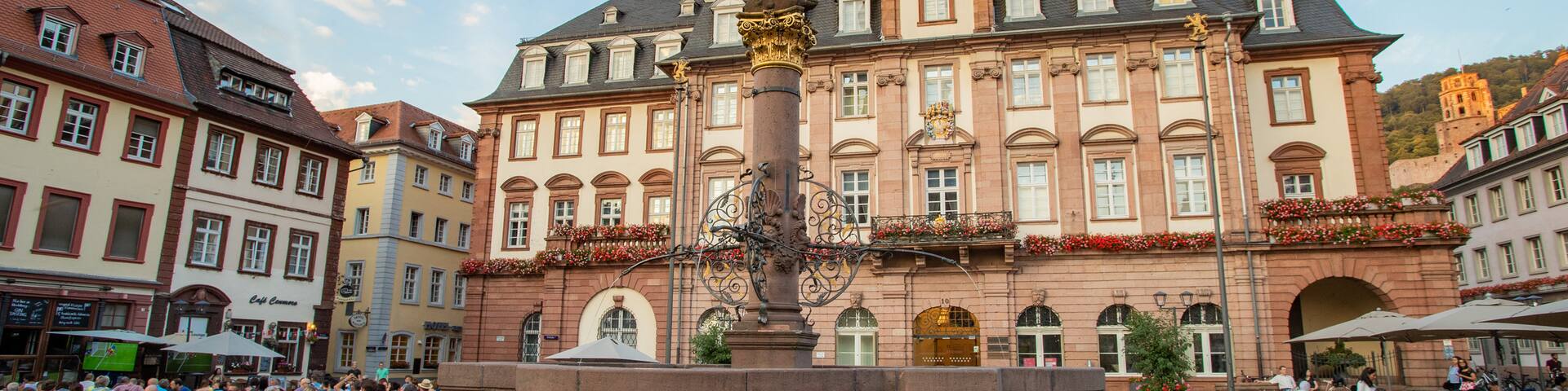 Hercules Fountain which includes a fountain, a city and outdoor eating