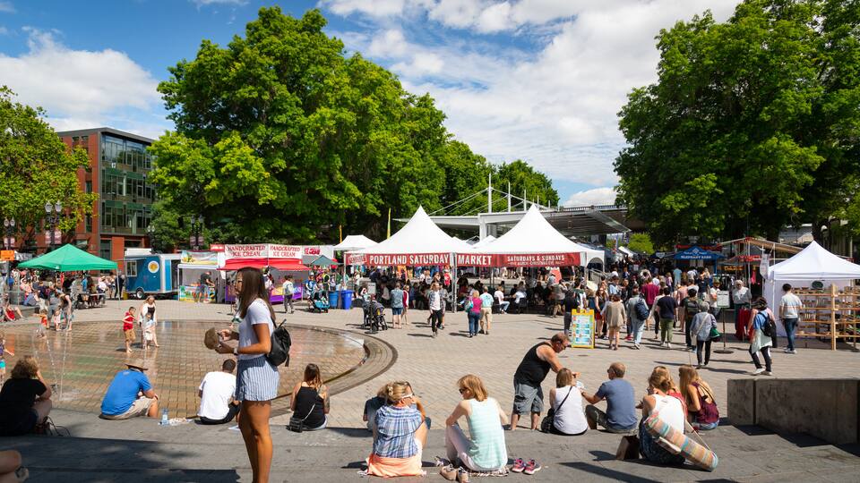 Portland Saturday Market showing markets and a fountain as well as a large group of people