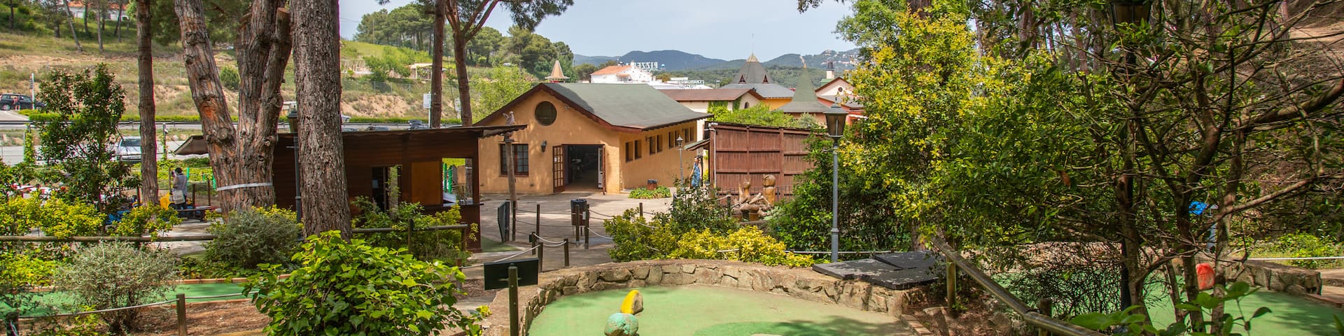 Gnomo Park showing golf