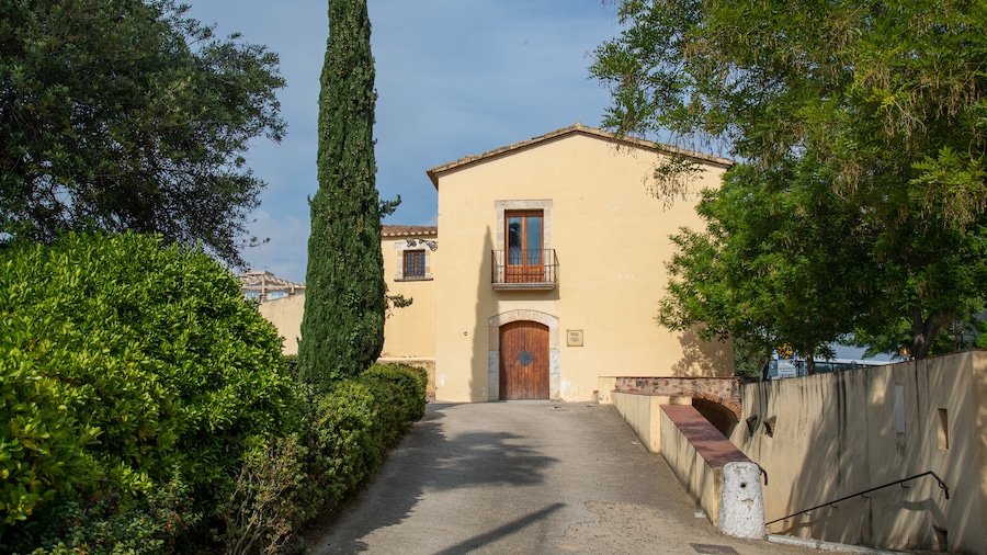 Castle Vilafortuny featuring heritage elements and a house