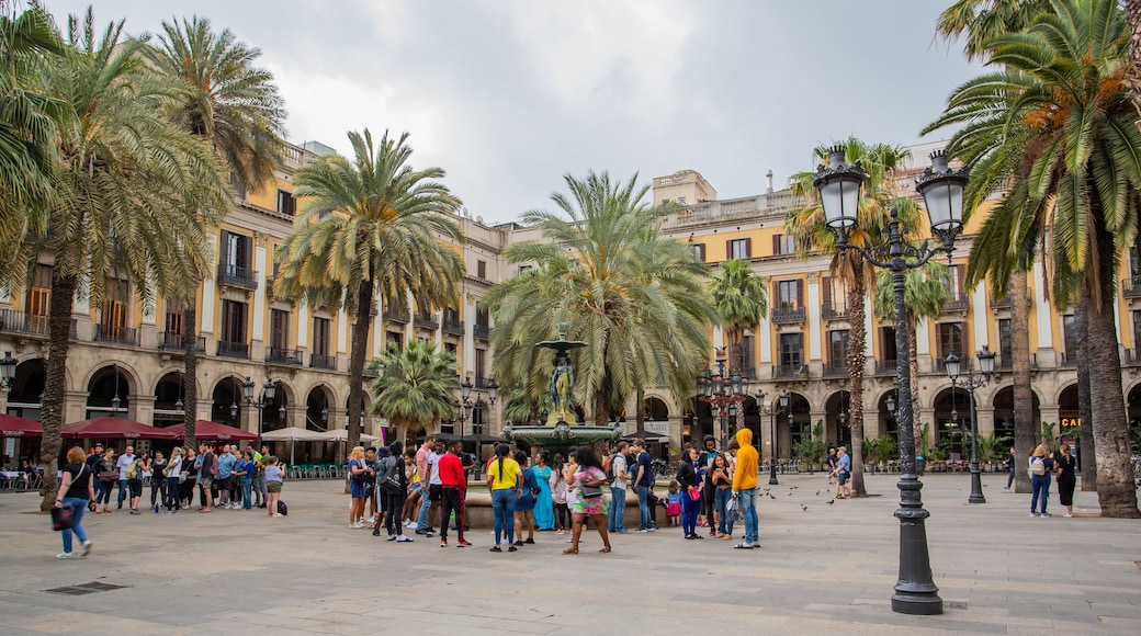 Quảng trường Plaça Reial