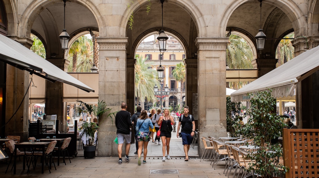 Quảng trường Plaça Reial